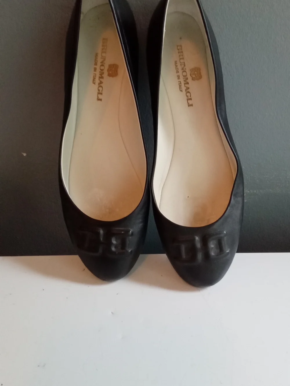 Bruno Magli Black Leather Ballet‎ Flats Embossed Logo Made in Italy Womens 7.5